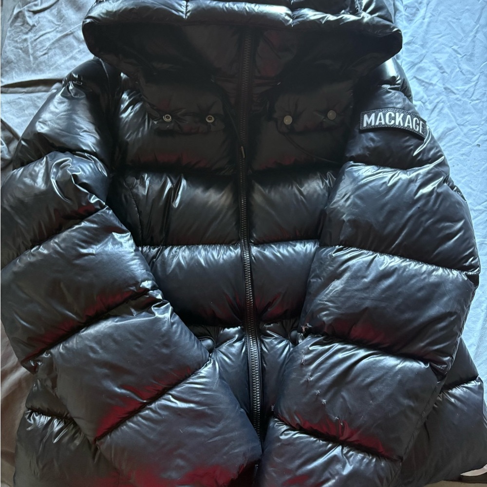 small rip on sleeve we can talk about the price because of that…don’t go to low